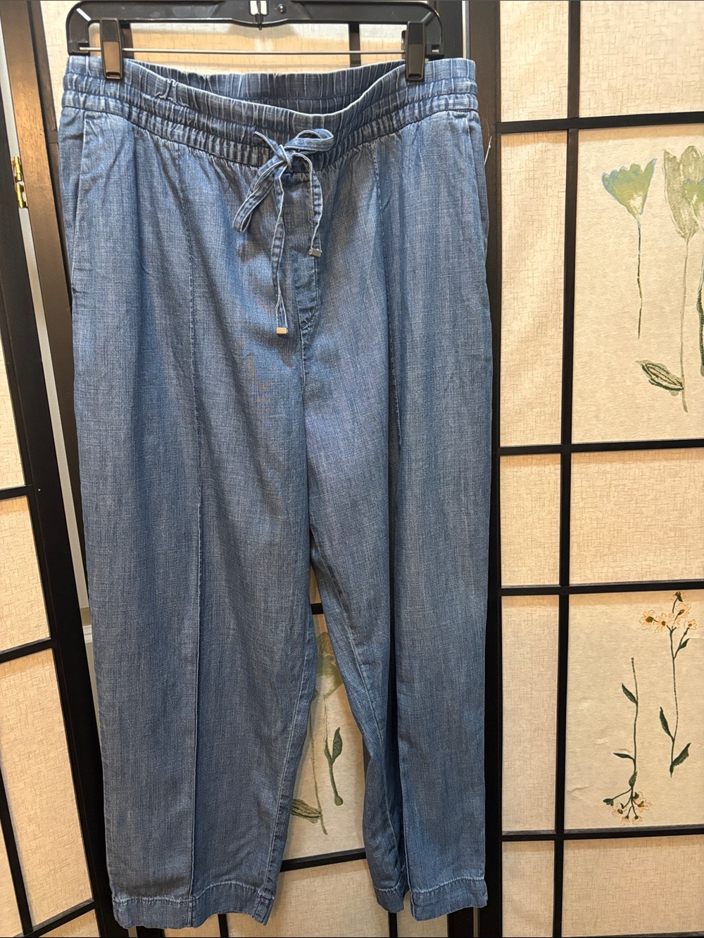 NWT Gap Lightweight Drawstring Cropped Jean